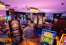 Pemain Indonesia menikmati slot online naga mas hk dari perangkat mobile
